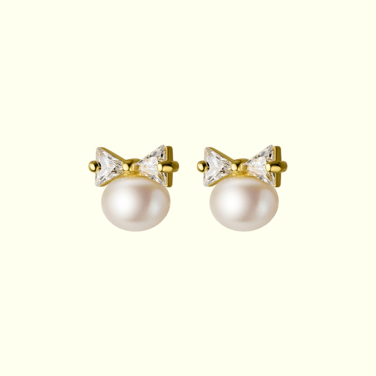 Bow-tiful Pearl Stud Earrings Gold 1
