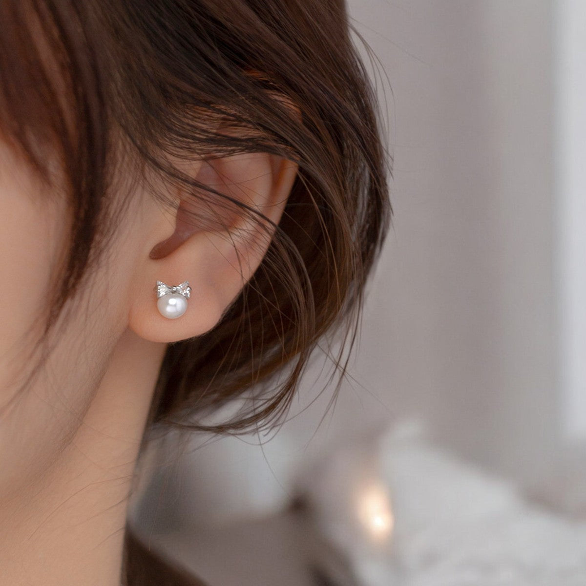 Bow-tiful Pearl Stud Earrings silver 2