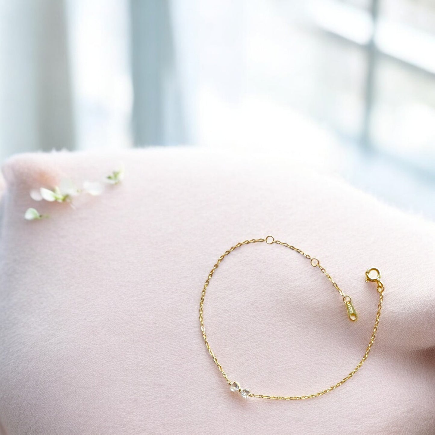 Bow of Eternity Bracelet Gold 3