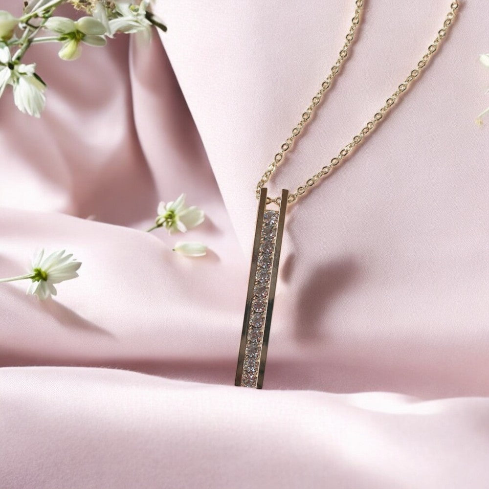Dazzling Charm Necklace Gold 3