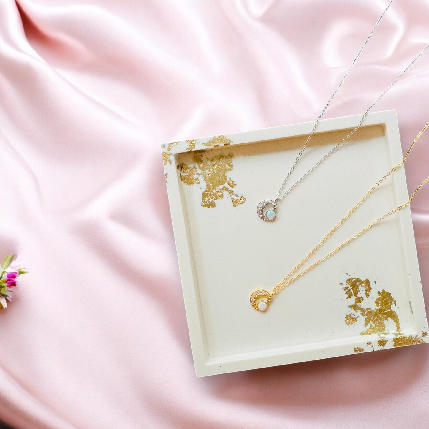 Dreamy Moonlight Necklace 2