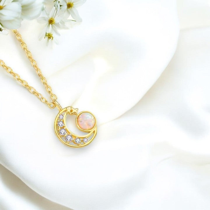 Dreamy Moonlight Necklace Gold 2