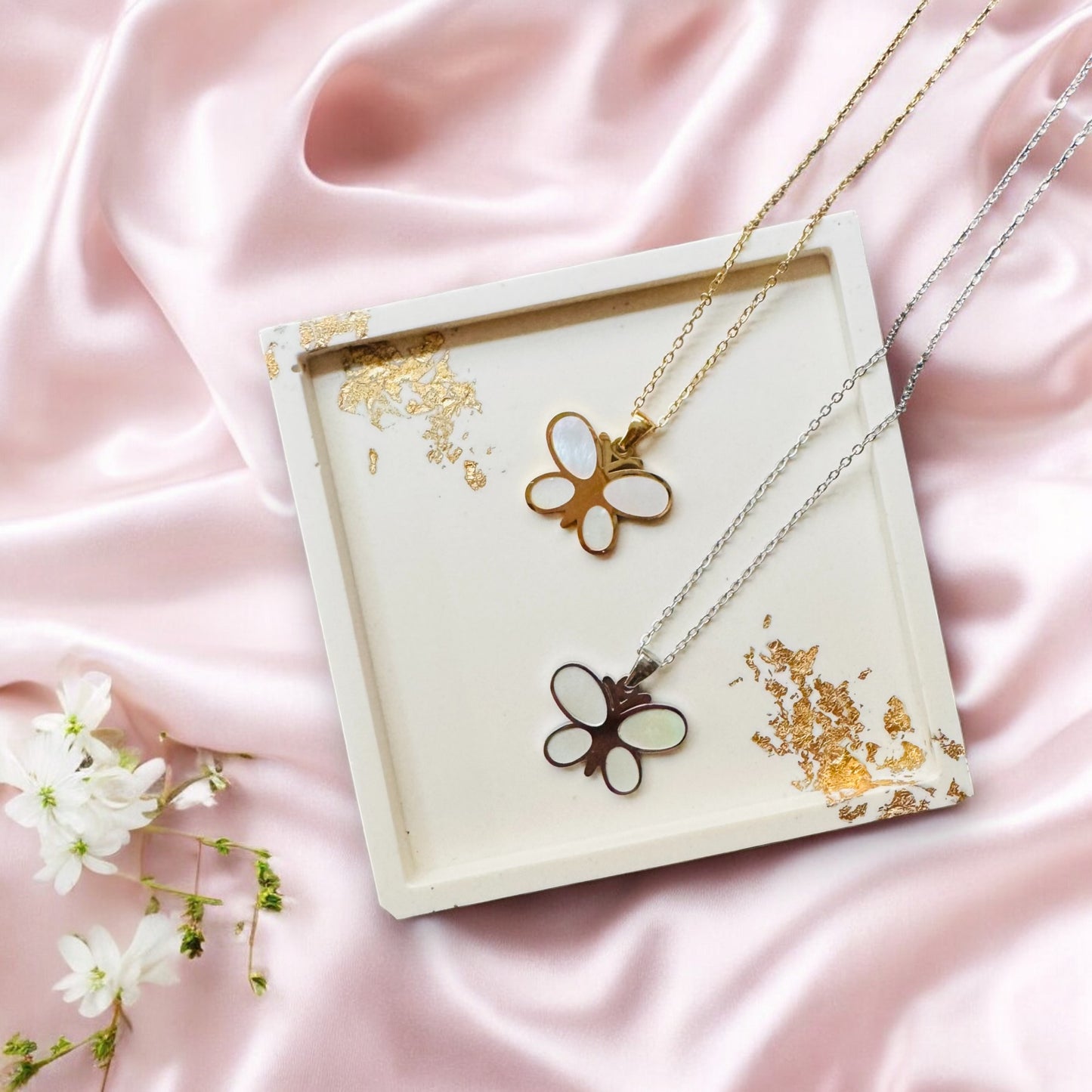 Flutter Glow Necklace 1