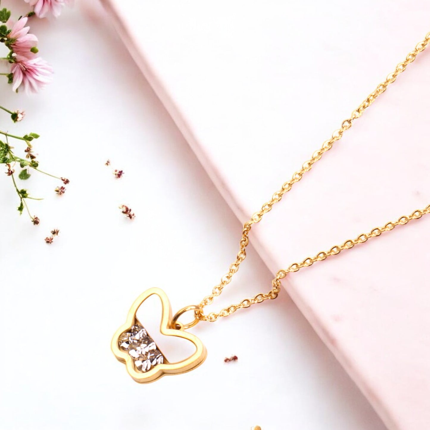 Flutter Grace Necklace Gold 3