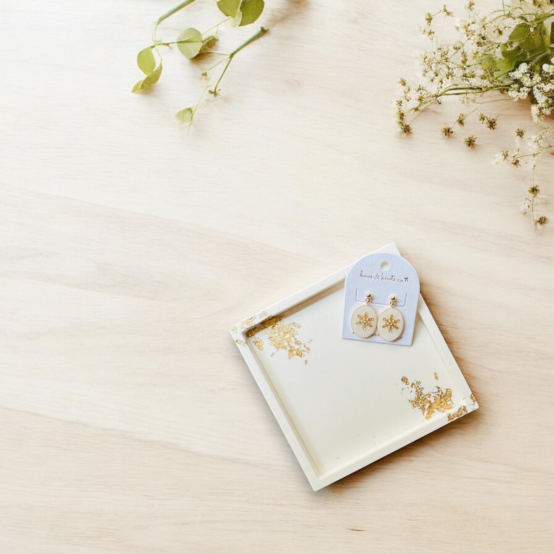 Frosted Glow Earrings White 2
