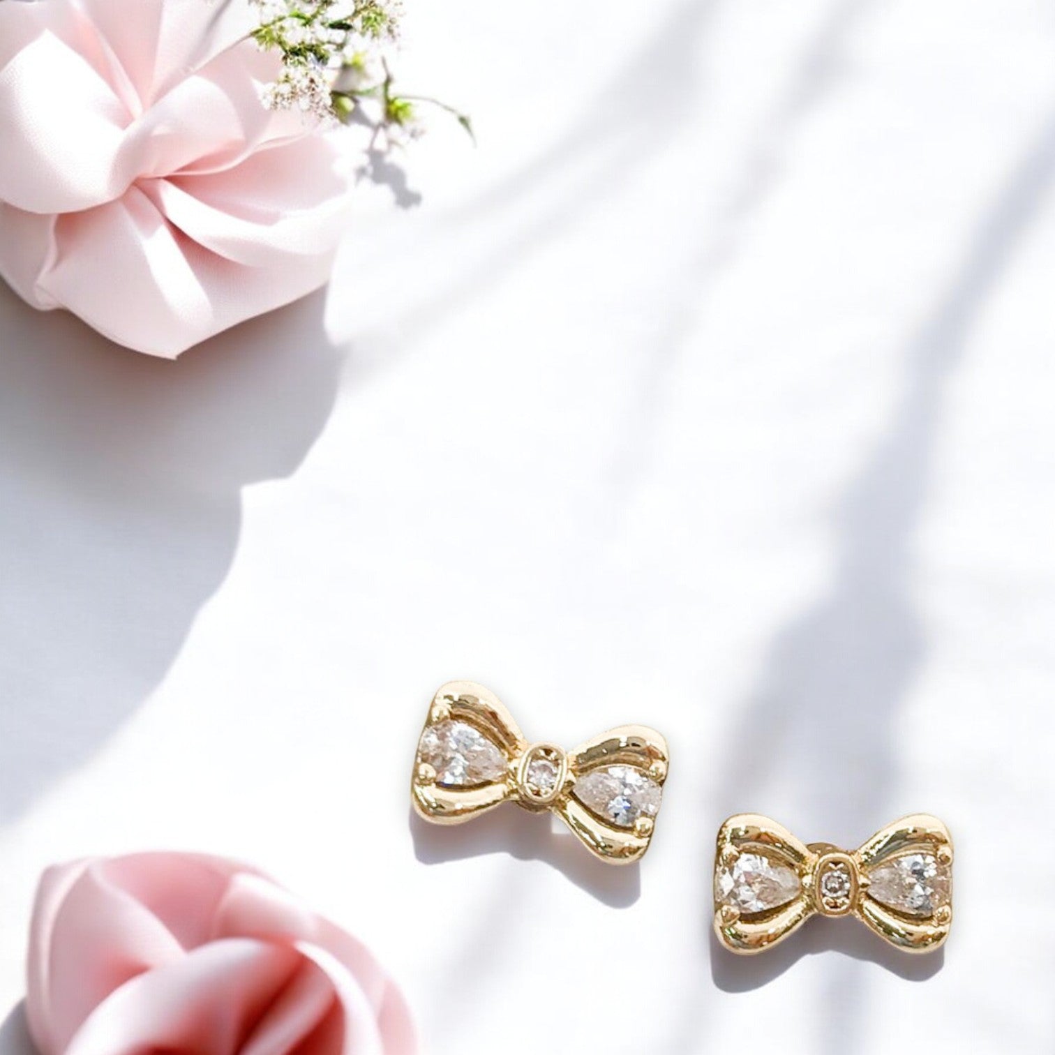 Gleaming Bow Studs Gold 1