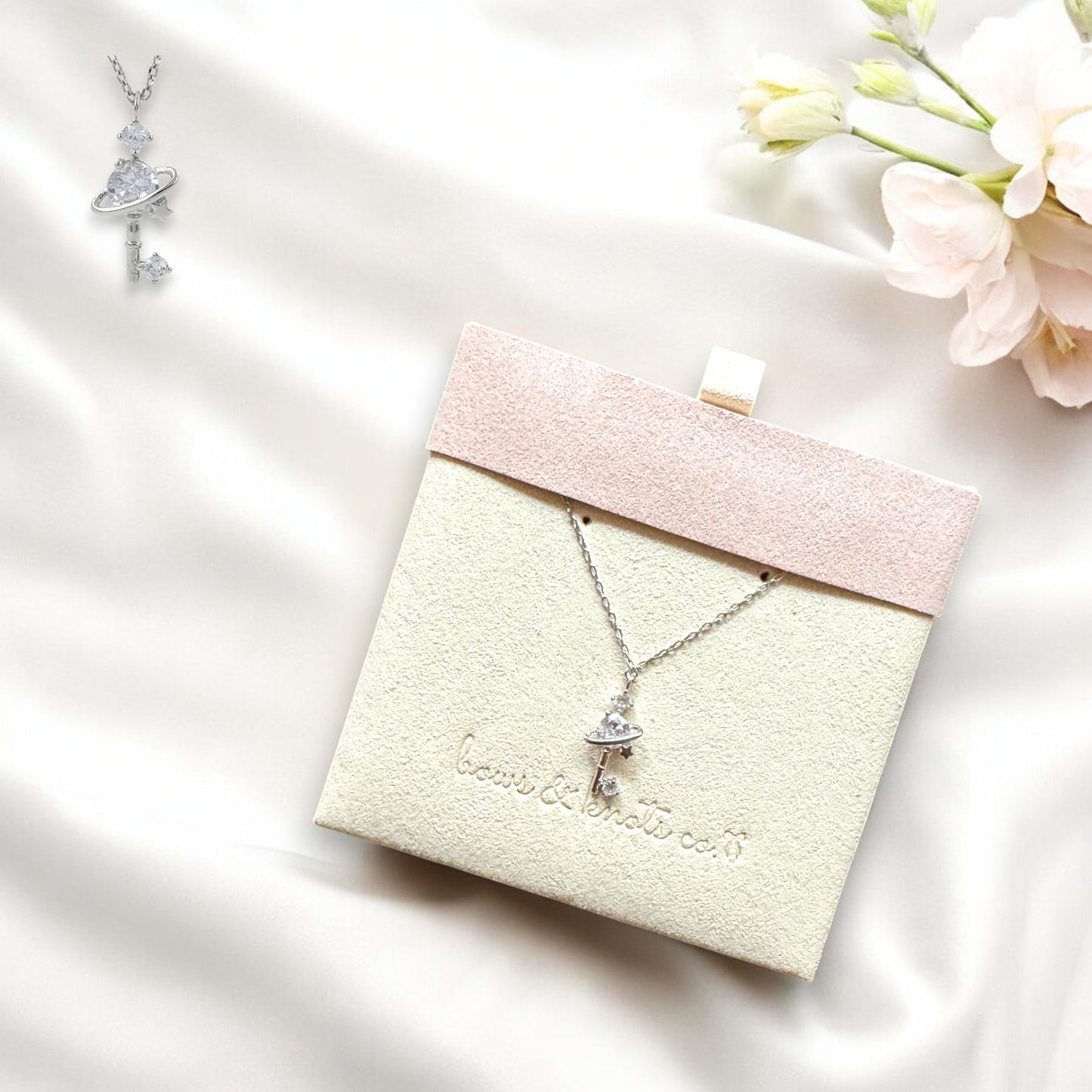 Gleaming Lock Necklace 4