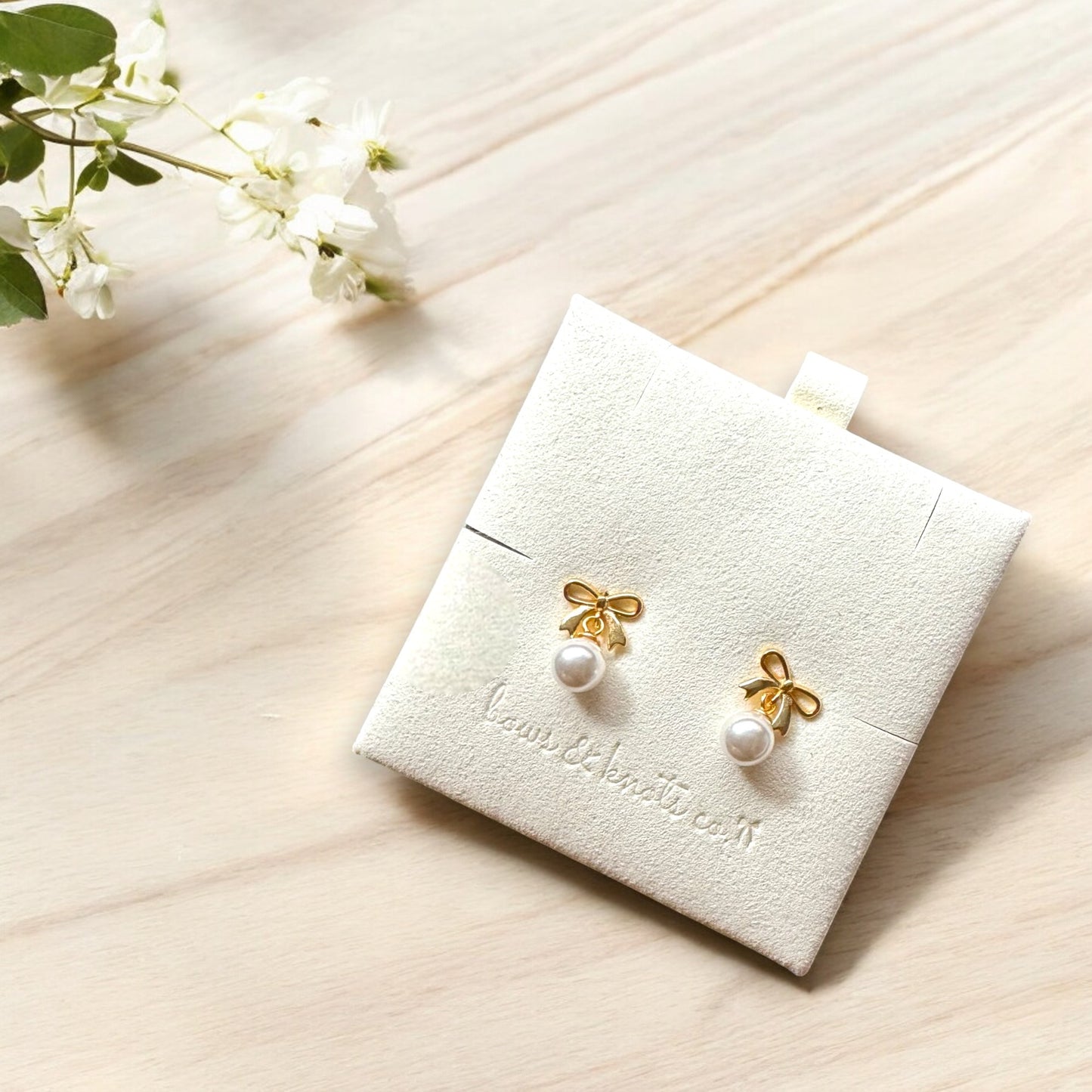 Lustrous Belle Earrings Gold 2