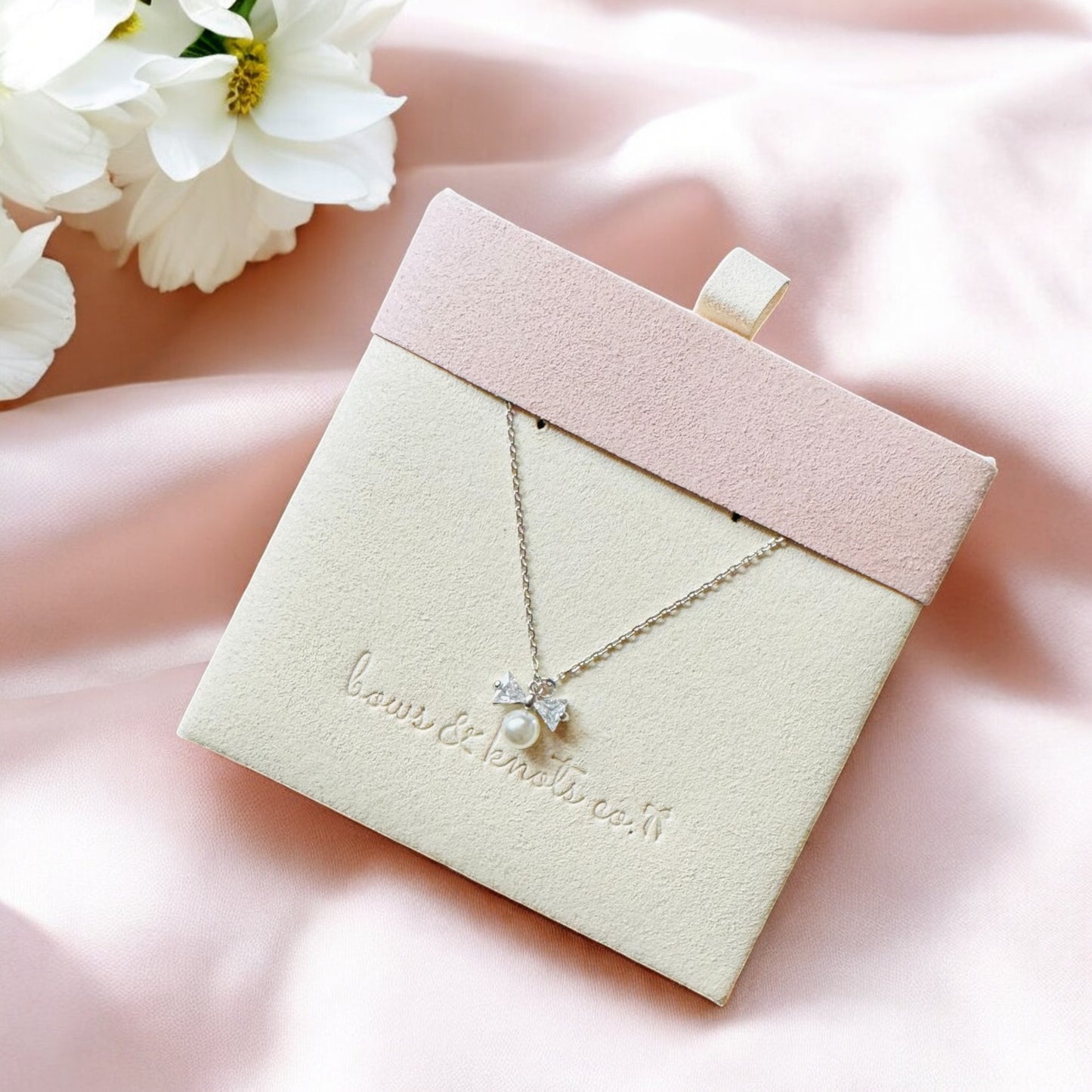 Lustrous Bow Necklace 4