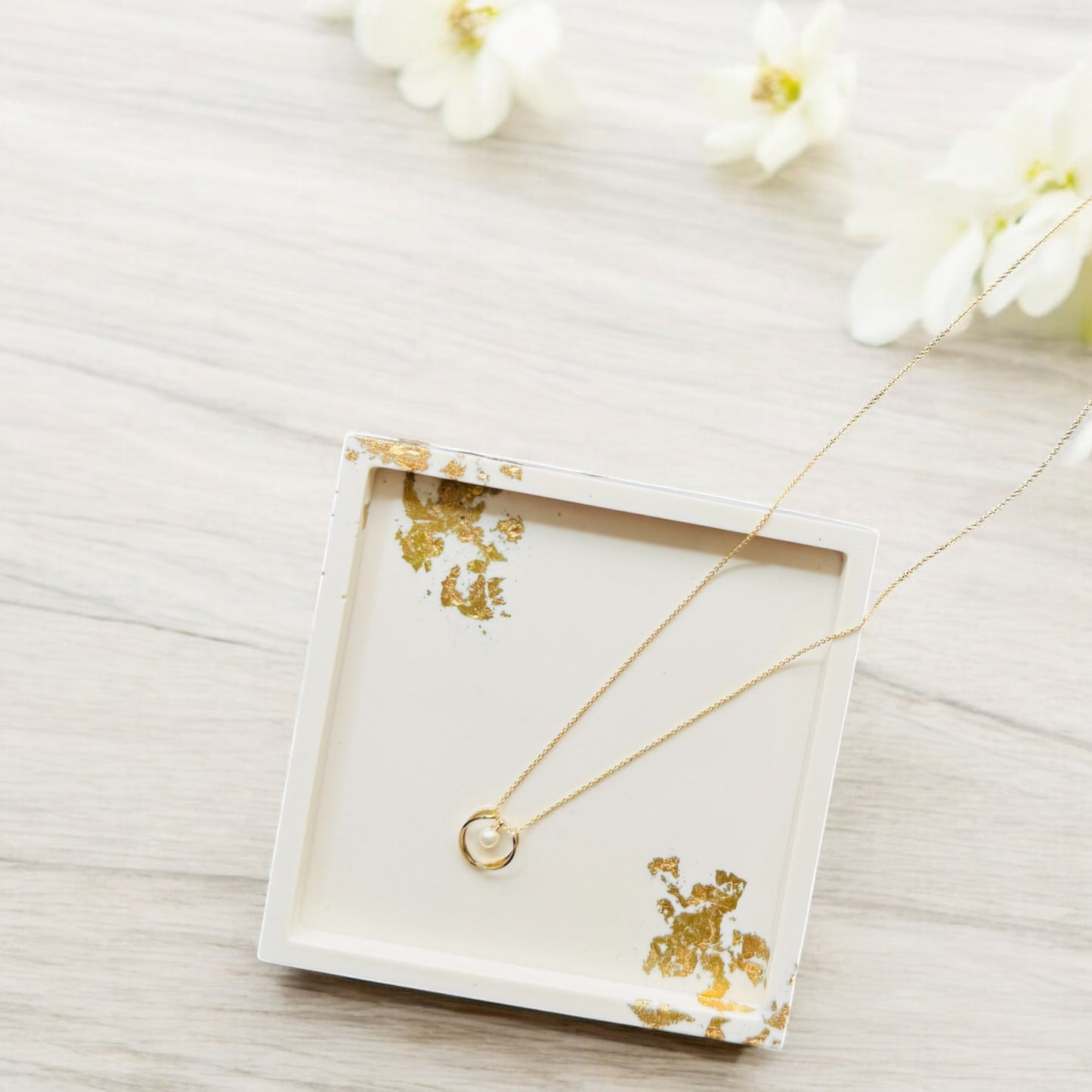 Luxe and Charm Pendant Necklace Gold 2