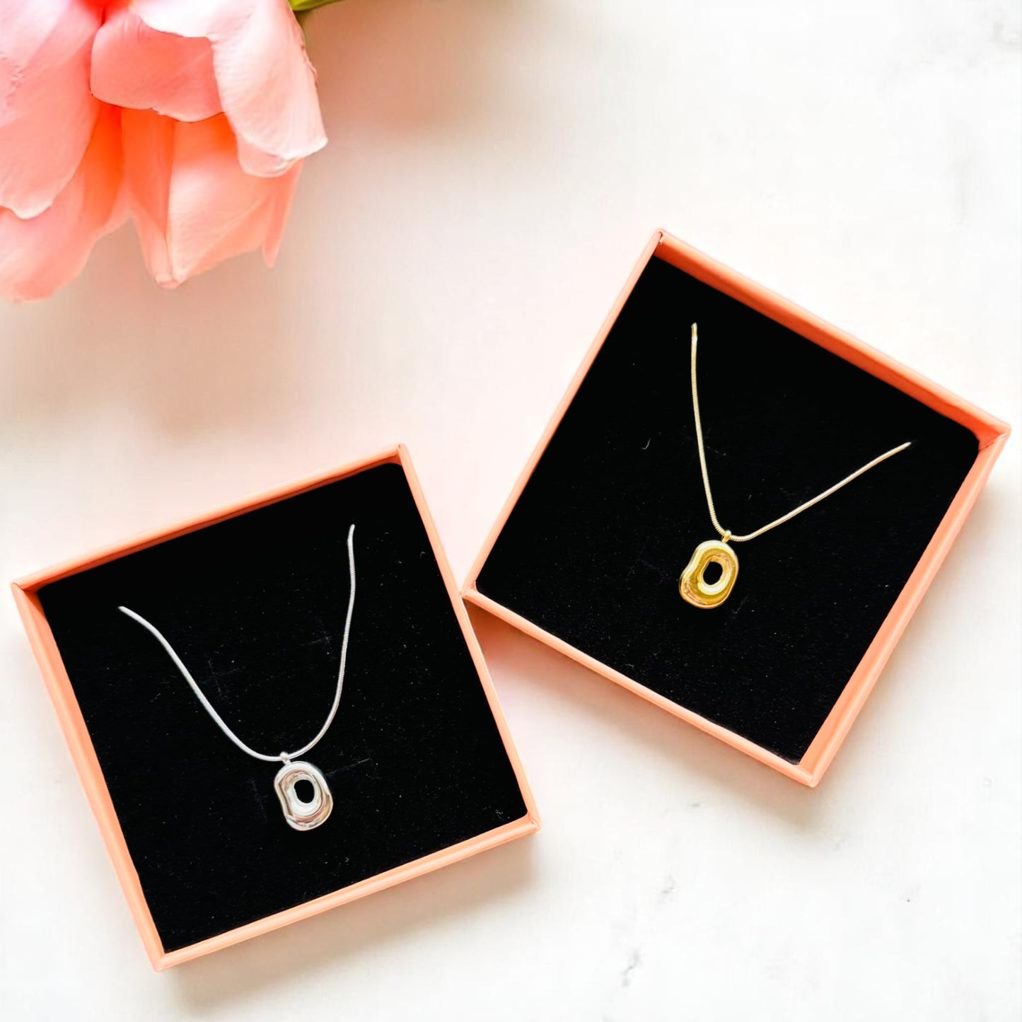 Silent Loop Necklace 3