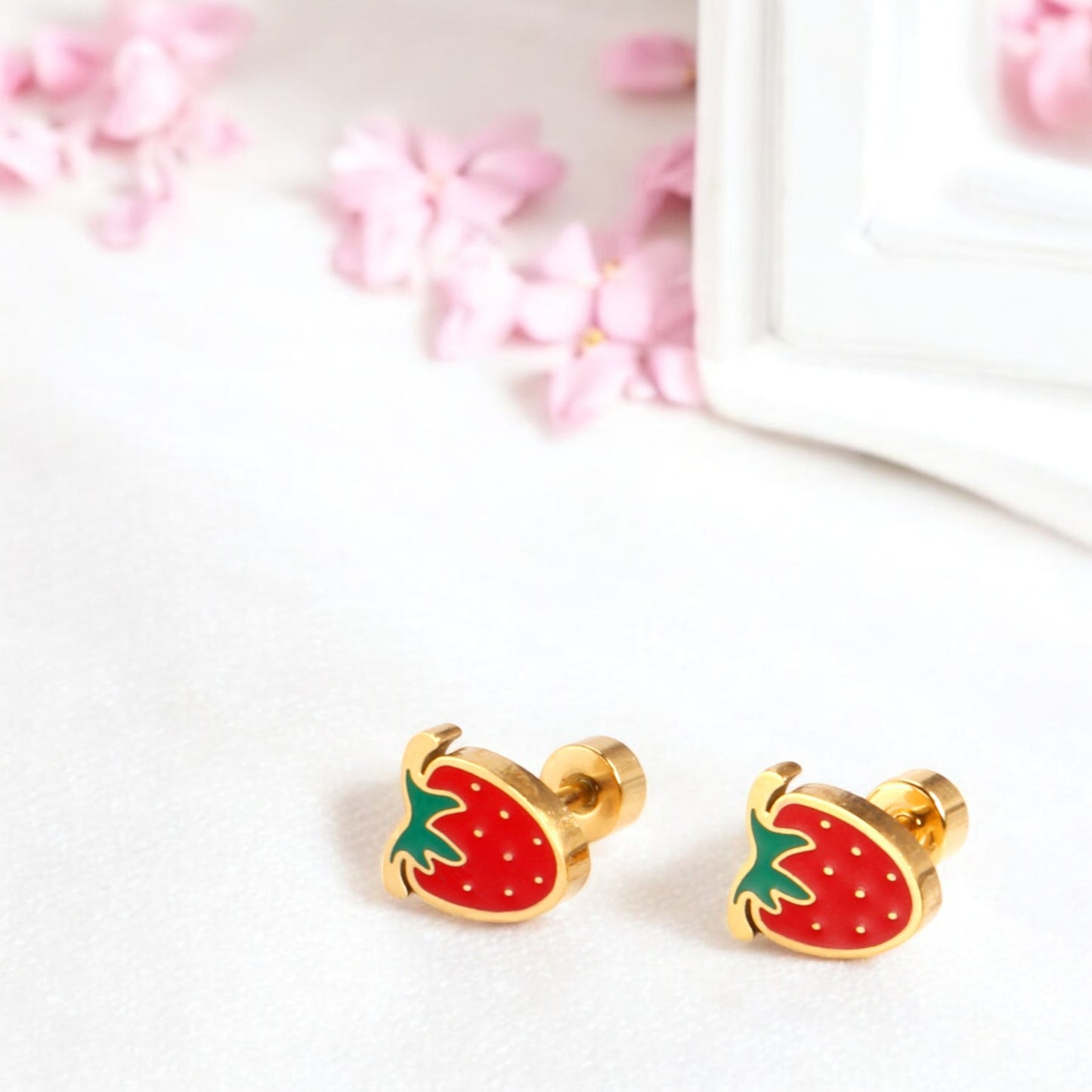 Strawberry Kiss Stud Earrings Gold 2
