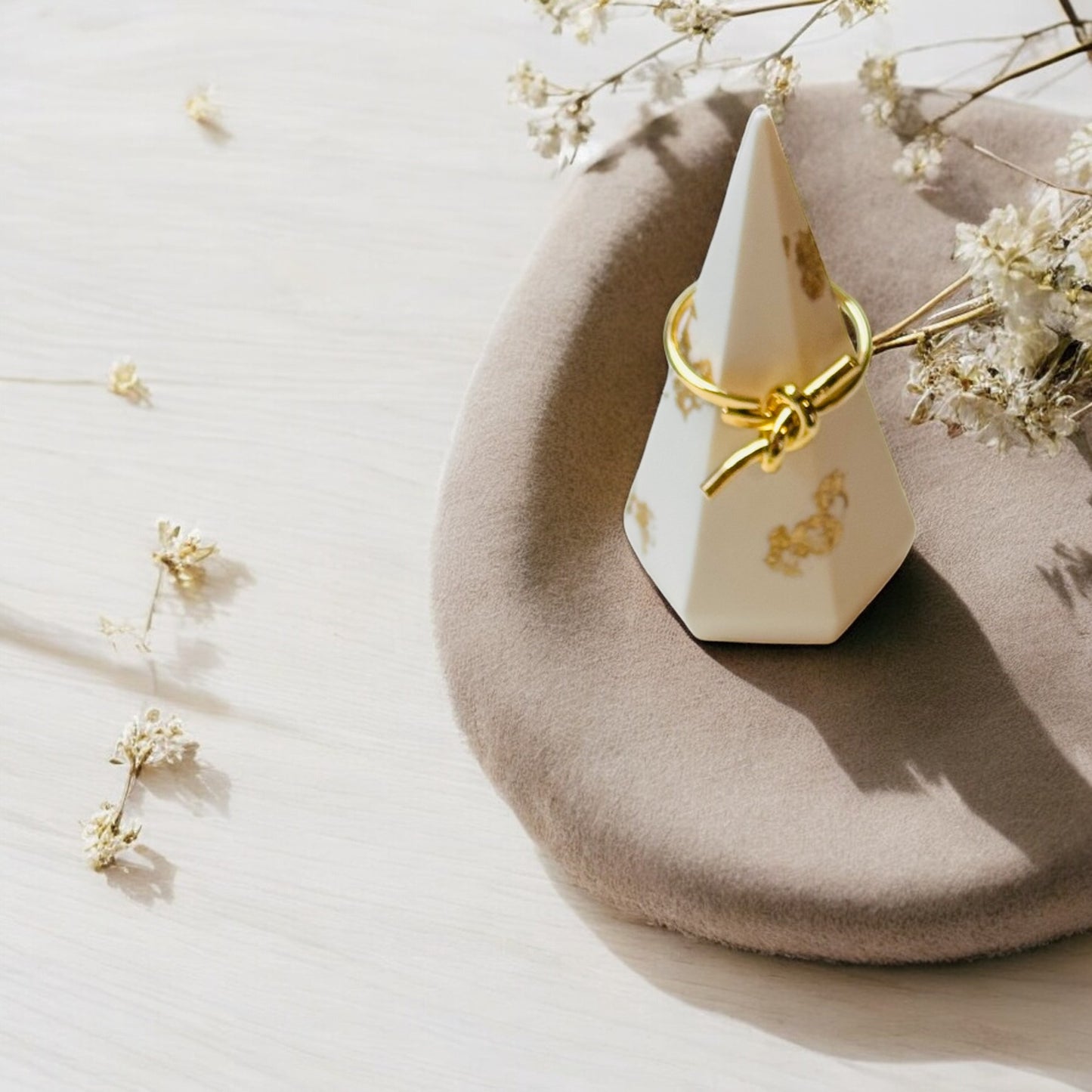 The Eternal Knot Ring Gold 1