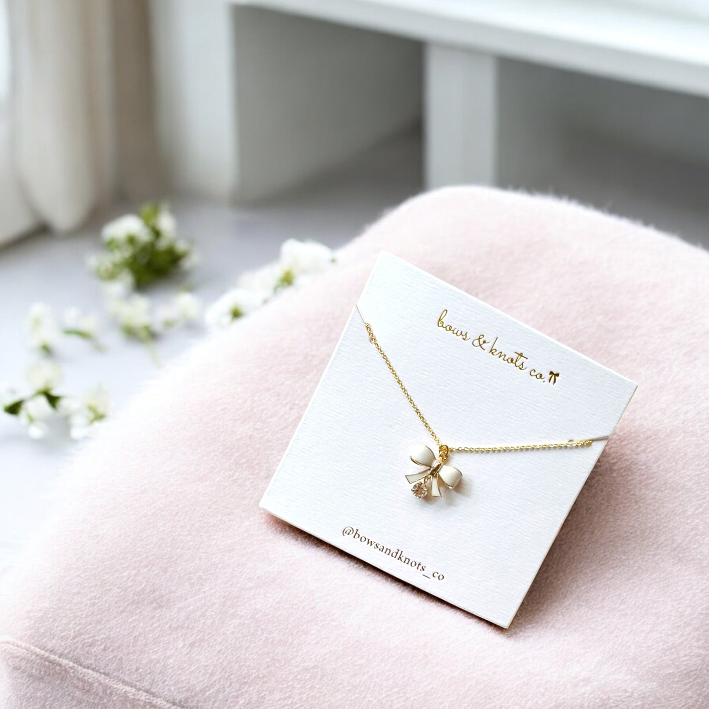 Twinkle Bow Necklace White 3