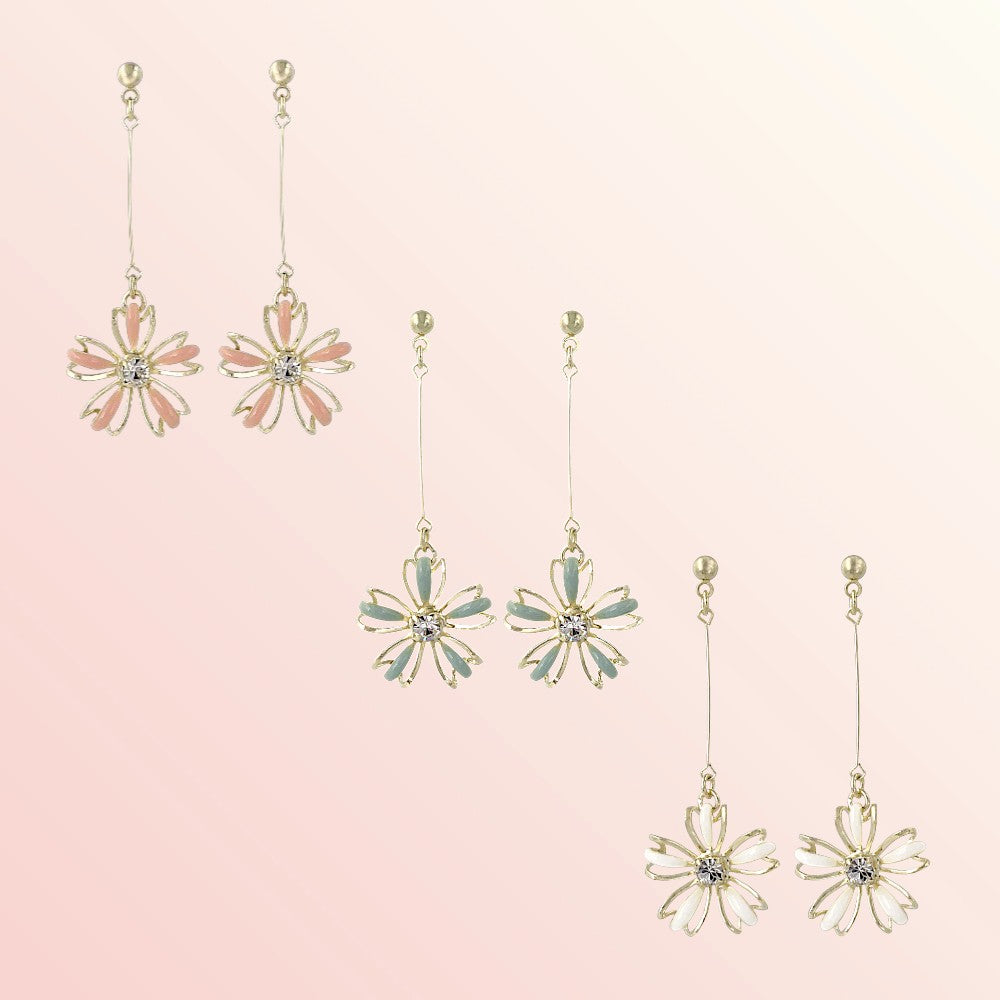 Set of floral earrings on a light pink background